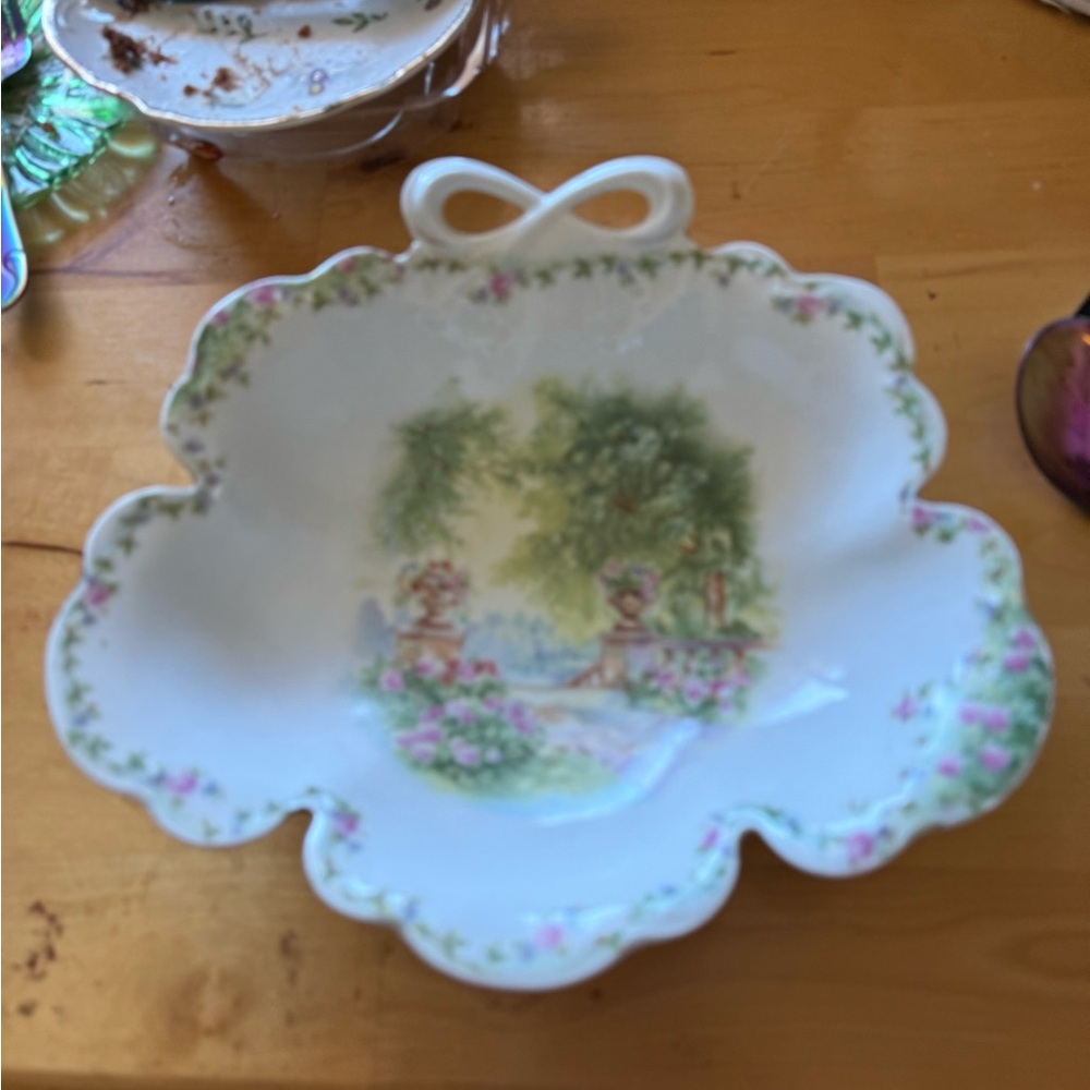Elegant Floral Scalloped Dish